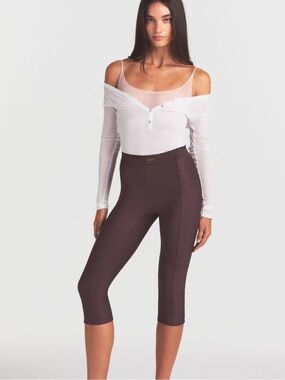 Skims Body                                               
High-Waisted Capri